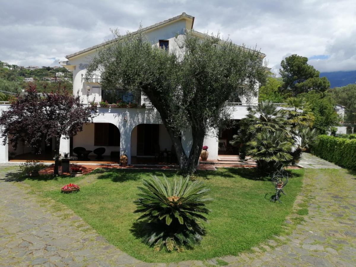 Villa Livia ヴィッランマレ エクステリア 写真